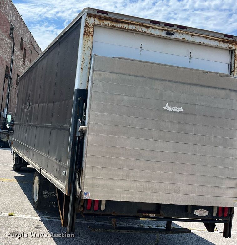 image for item LE9596 2003 Chevrolet W5500  box truck