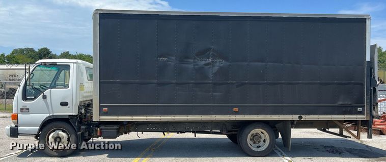 image for item LE9596 2003 Chevrolet W5500  box truck