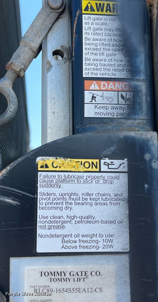 image for item LE9596 2003 Chevrolet W5500  box truck