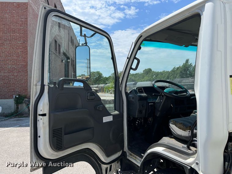 image for item LE9596 2003 Chevrolet W5500  box truck