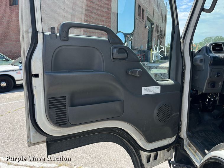 image for item LE9596 2003 Chevrolet W5500  box truck