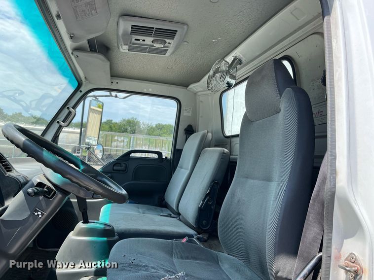 image for item LE9596 2003 Chevrolet W5500  box truck