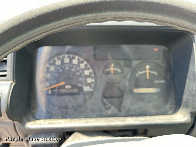 image for item LE9596 2003 Chevrolet W5500  box truck