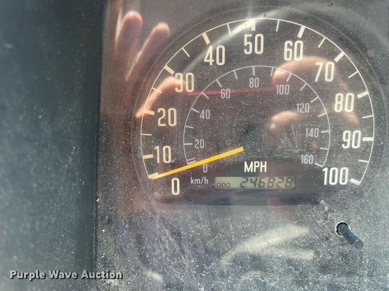 image for item LE9596 2003 Chevrolet W5500  box truck