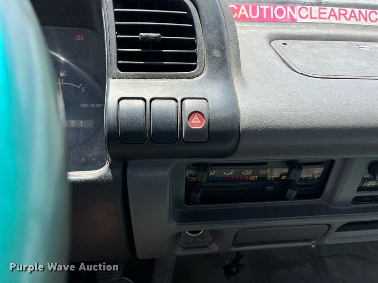 image for item LE9596 2003 Chevrolet W5500  box truck