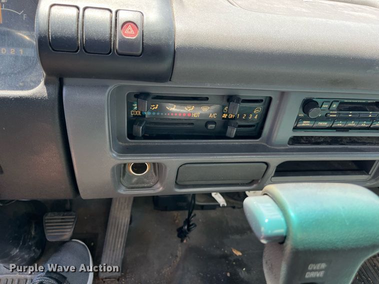 image for item LE9596 2003 Chevrolet W5500  box truck