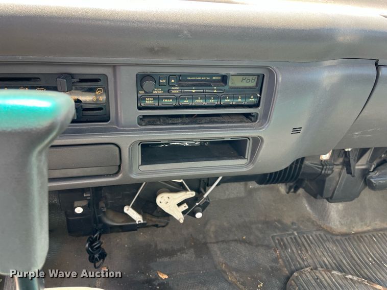 image for item LE9596 2003 Chevrolet W5500  box truck