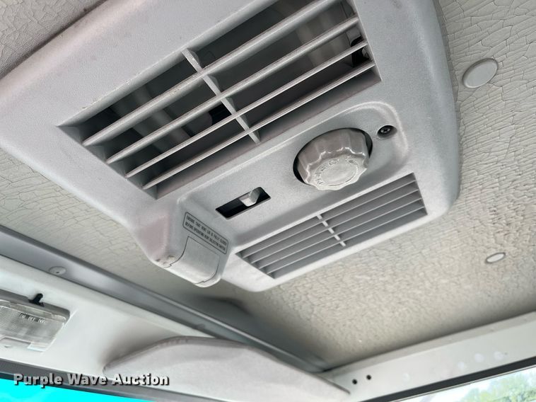 image for item LE9596 2003 Chevrolet W5500  box truck