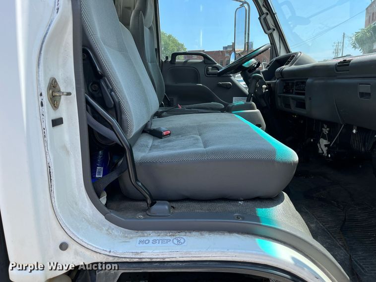 image for item LE9596 2003 Chevrolet W5500  box truck