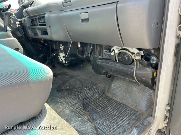 image for item LE9596 2003 Chevrolet W5500  box truck