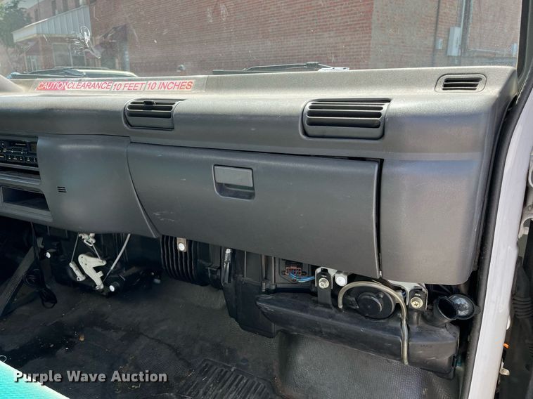 image for item LE9596 2003 Chevrolet W5500  box truck