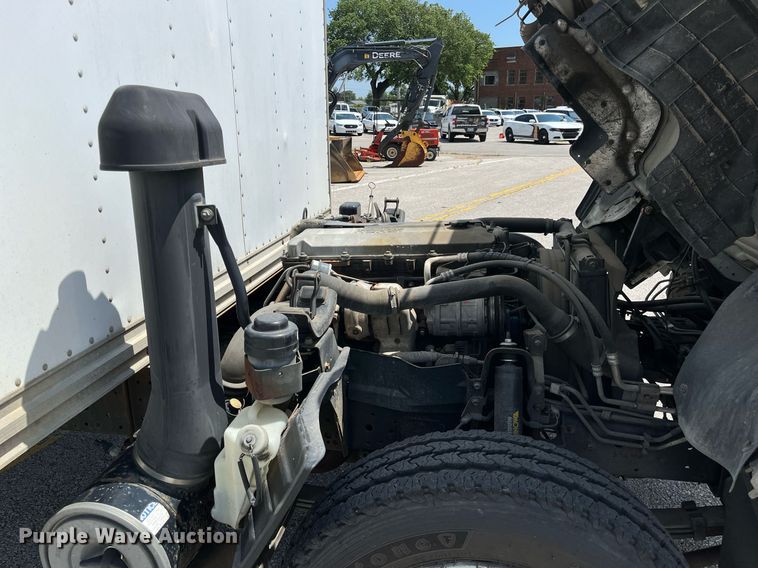 image for item LE9596 2003 Chevrolet W5500  box truck