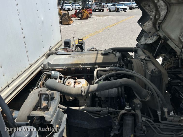 image for item LE9596 2003 Chevrolet W5500  box truck