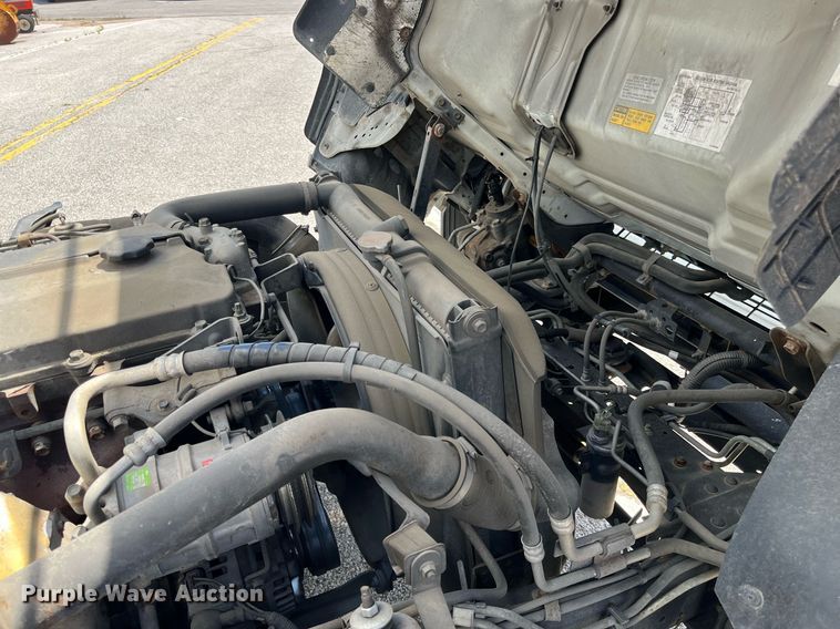 image for item LE9596 2003 Chevrolet W5500  box truck