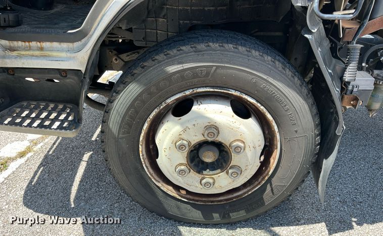 image for item LE9596 2003 Chevrolet W5500  box truck