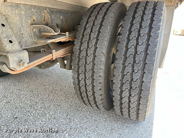 image for item LE9596 2003 Chevrolet W5500  box truck