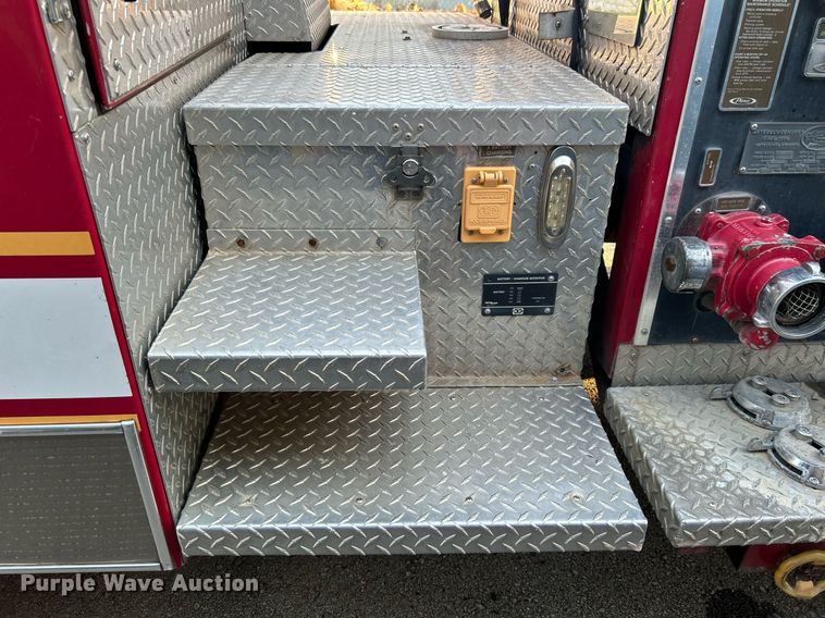 image for item LE9598 1992 Pierce Tilt Cab  pumper fire truck