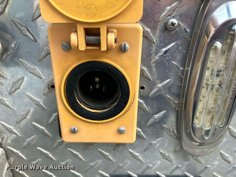 image for item LE9598 1992 Pierce Tilt Cab  pumper fire truck