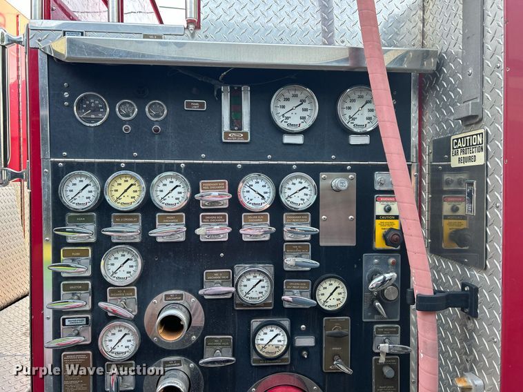 image for item LE9598 1992 Pierce Tilt Cab  pumper fire truck