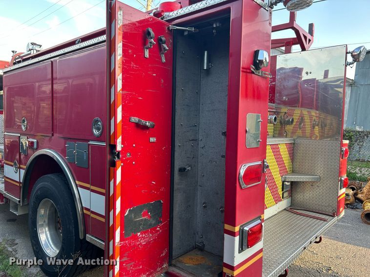 image for item LE9598 1992 Pierce Tilt Cab  pumper fire truck