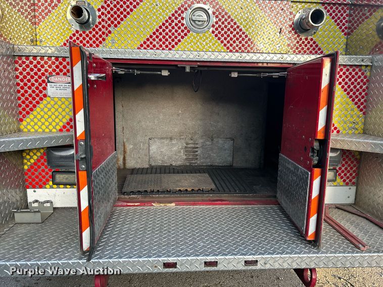 image for item LE9598 1992 Pierce Tilt Cab  pumper fire truck