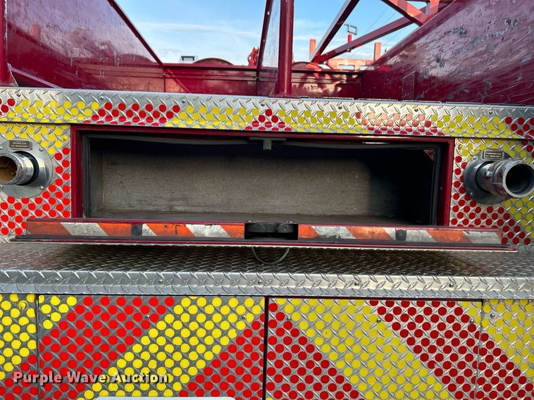 image for item LE9598 1992 Pierce Tilt Cab  pumper fire truck