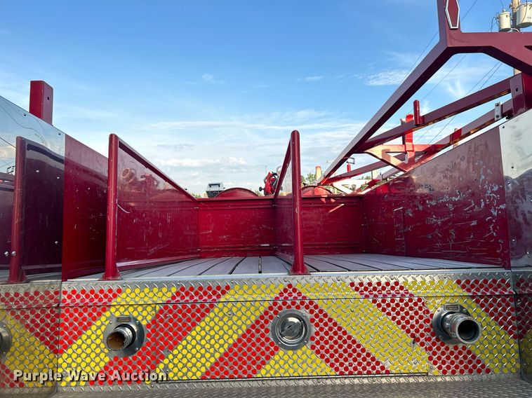 image for item LE9598 1992 Pierce Tilt Cab  pumper fire truck
