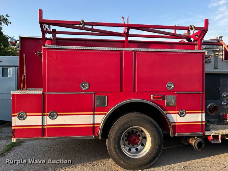 image for item LE9598 1992 Pierce Tilt Cab  pumper fire truck