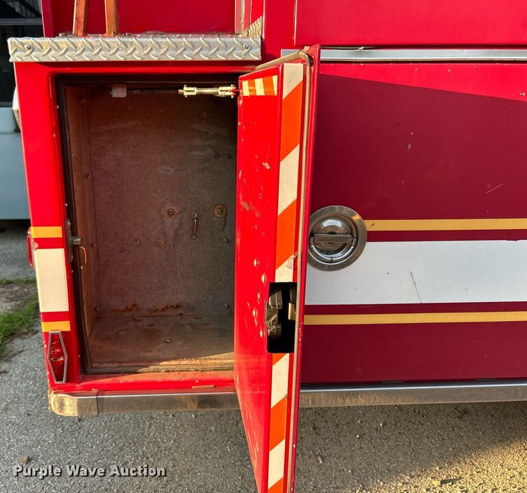 image for item LE9598 1992 Pierce Tilt Cab  pumper fire truck