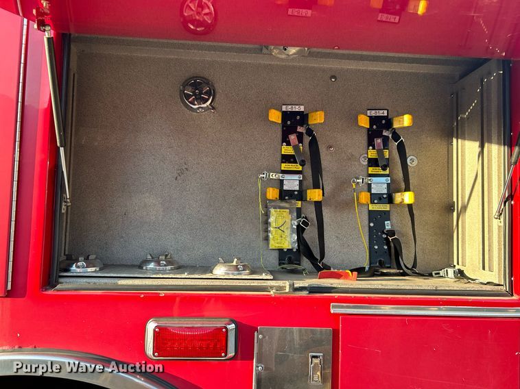 image for item LE9598 1992 Pierce Tilt Cab  pumper fire truck