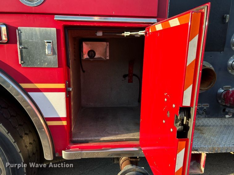 image for item LE9598 1992 Pierce Tilt Cab  pumper fire truck