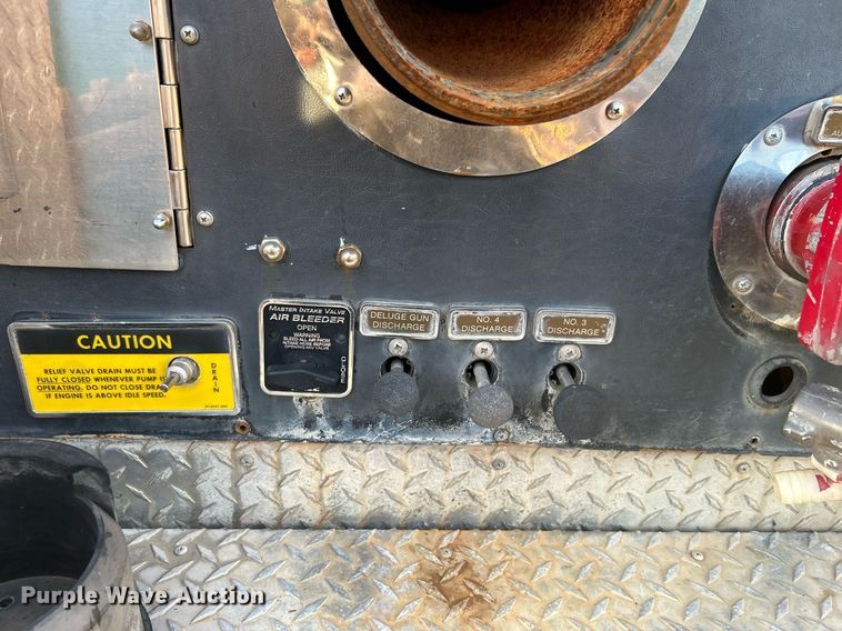 image for item LE9598 1992 Pierce Tilt Cab  pumper fire truck