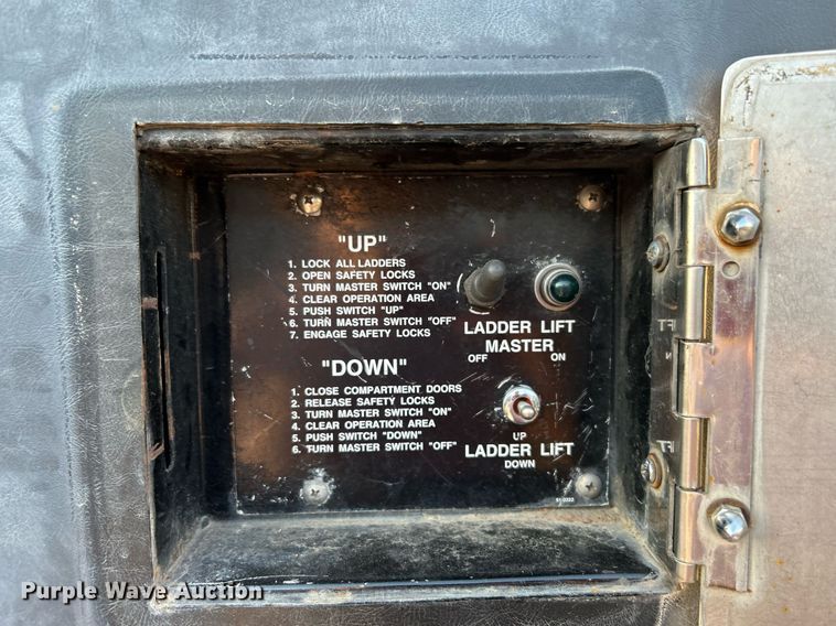 image for item LE9598 1992 Pierce Tilt Cab  pumper fire truck