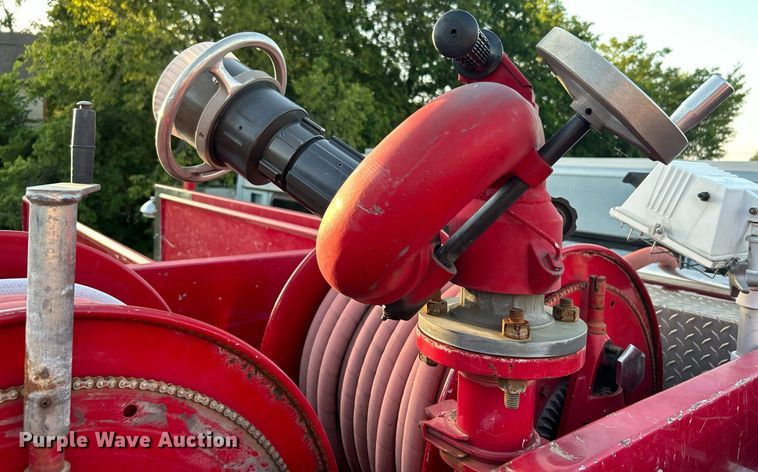 image for item LE9598 1992 Pierce Tilt Cab  pumper fire truck