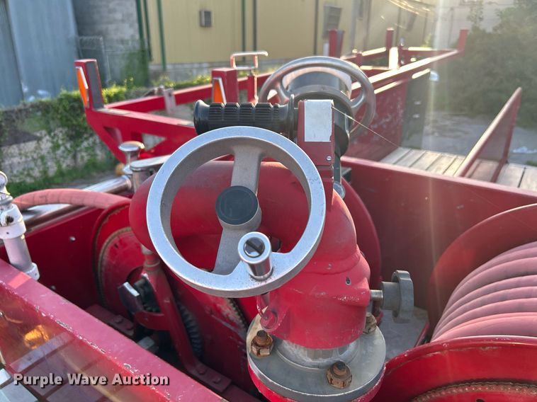 image for item LE9598 1992 Pierce Tilt Cab  pumper fire truck