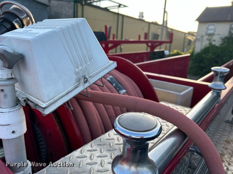 image for item LE9598 1992 Pierce Tilt Cab  pumper fire truck