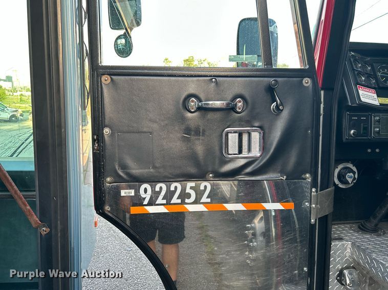 image for item LE9598 1992 Pierce Tilt Cab  pumper fire truck