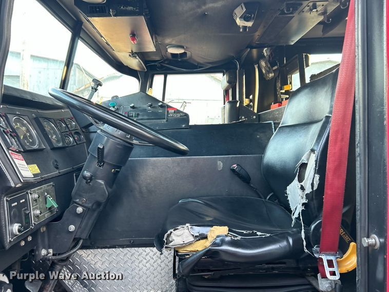 image for item LE9598 1992 Pierce Tilt Cab  pumper fire truck