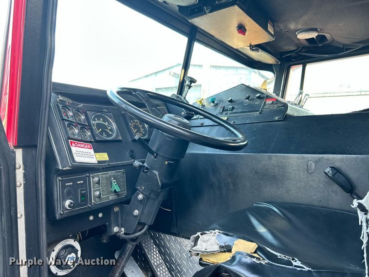 image for item LE9598 1992 Pierce Tilt Cab  pumper fire truck