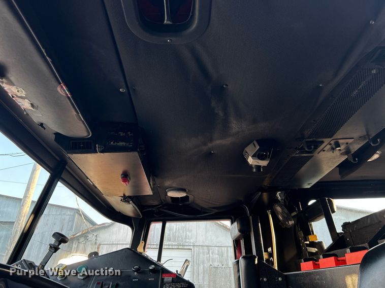 image for item LE9598 1992 Pierce Tilt Cab  pumper fire truck