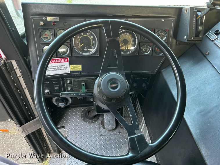 image for item LE9598 1992 Pierce Tilt Cab  pumper fire truck