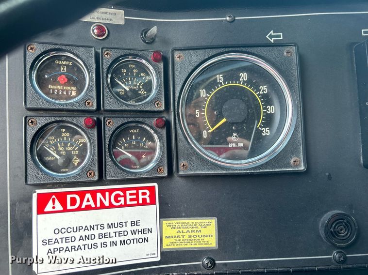 image for item LE9598 1992 Pierce Tilt Cab  pumper fire truck