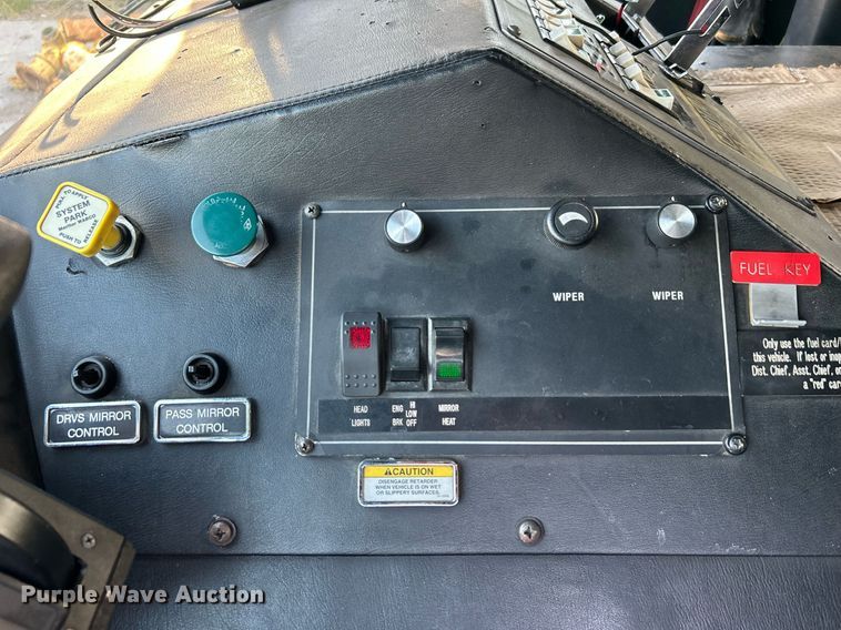 image for item LE9598 1992 Pierce Tilt Cab  pumper fire truck