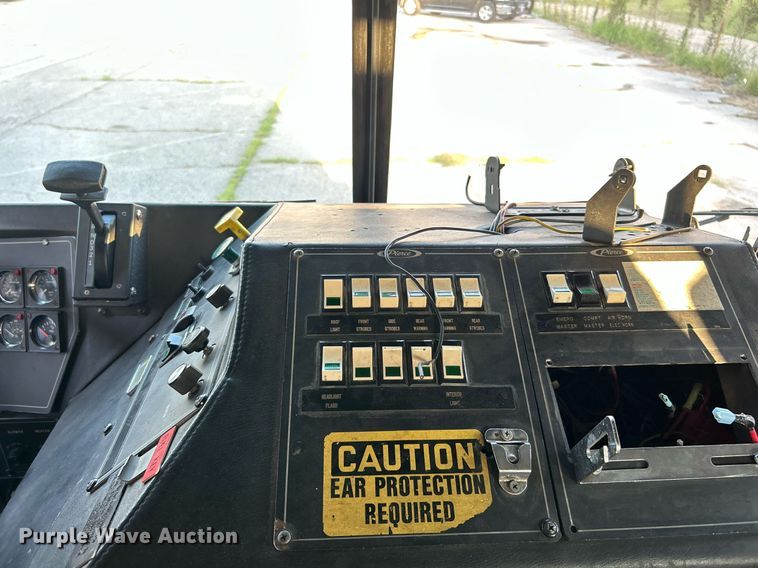 image for item LE9598 1992 Pierce Tilt Cab  pumper fire truck