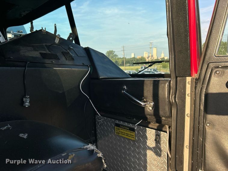 image for item LE9598 1992 Pierce Tilt Cab  pumper fire truck