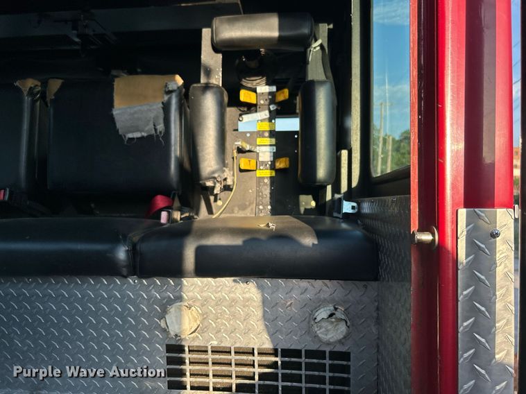 image for item LE9598 1992 Pierce Tilt Cab  pumper fire truck