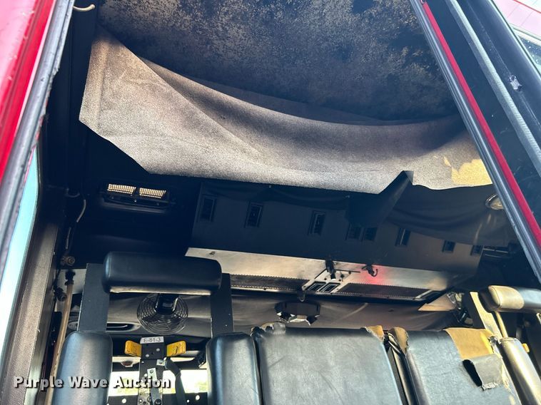 image for item LE9598 1992 Pierce Tilt Cab  pumper fire truck