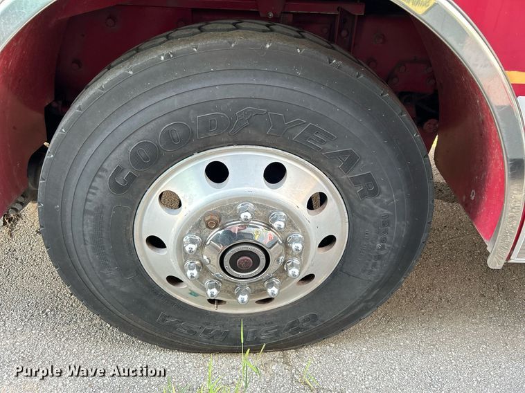 image for item LE9598 1992 Pierce Tilt Cab  pumper fire truck