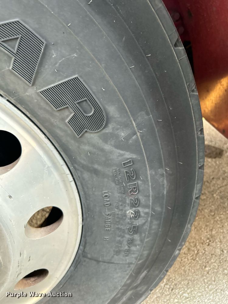 image for item LE9598 1992 Pierce Tilt Cab  pumper fire truck