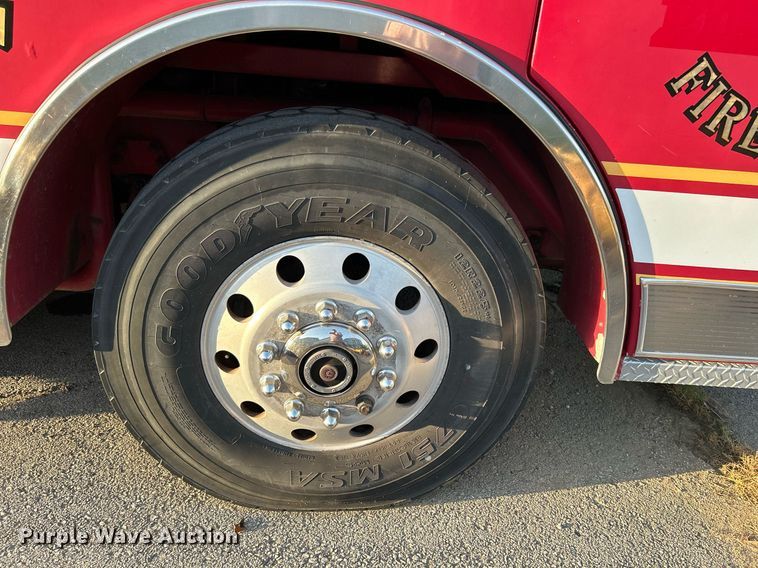 image for item LE9598 1992 Pierce Tilt Cab  pumper fire truck